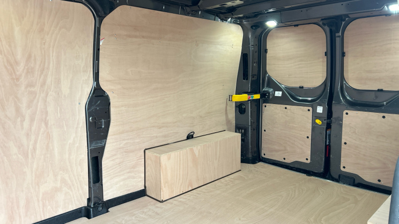 Ford Transit Custom 300 L2 Diesel Fwd 2.0 EcoBlue 130ps Low Roof Limited Van